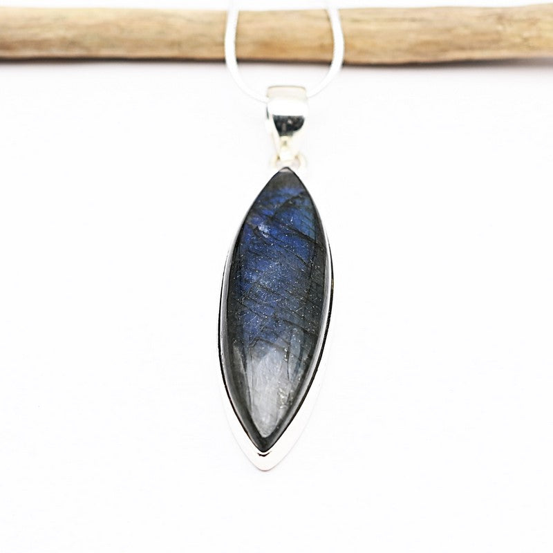 Pendentif "Protection" en Labradorite Ref : Lab3