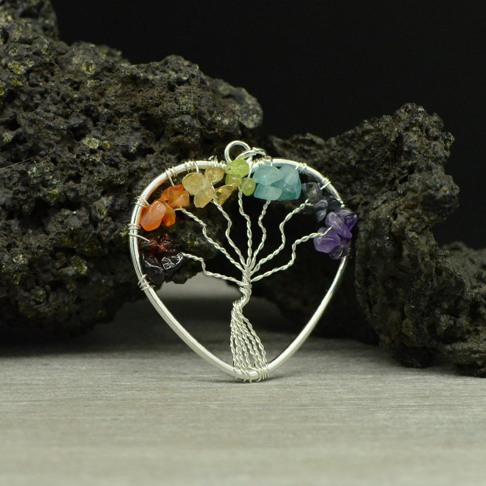 Pendentif "Coeur et arbre de vie" 7 Chakras - lespierresdubienetre