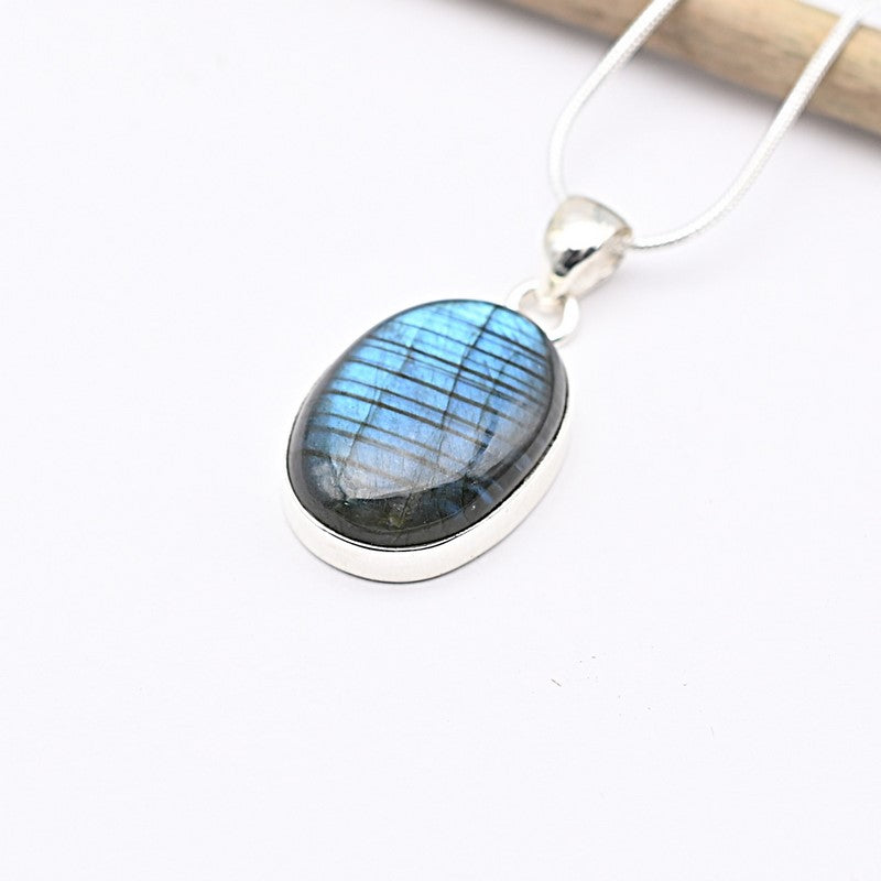 Pendentif "Protection" en Labradorite Ref : Lab9