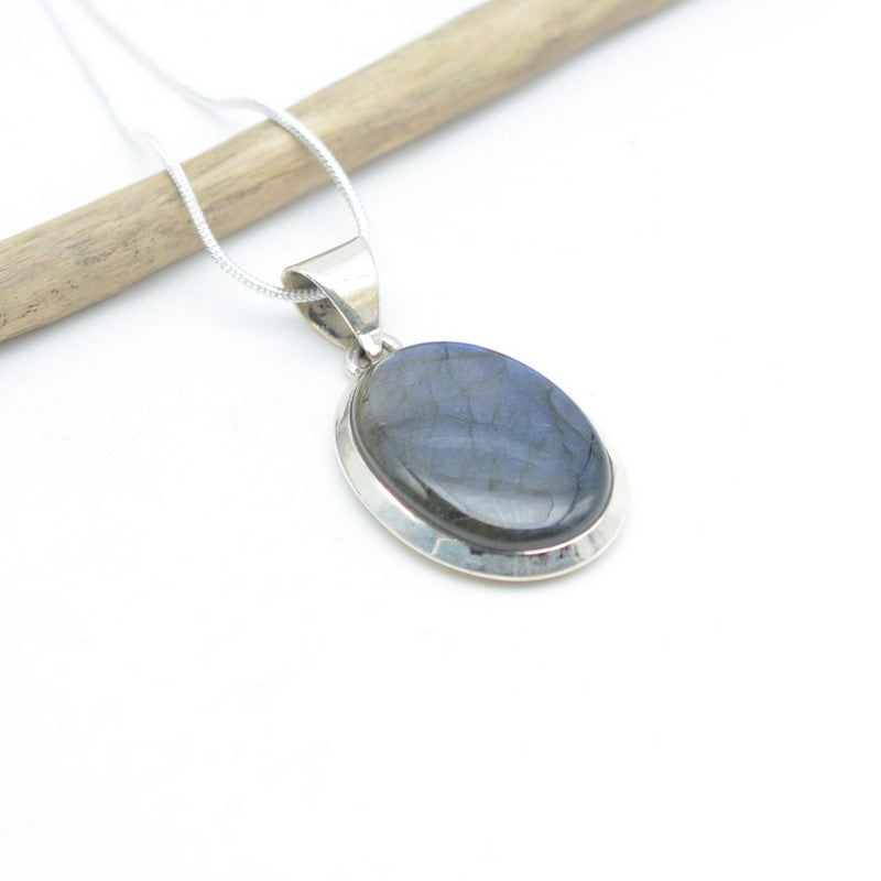 Pendentif "Protection" en Labradorite Ref : Lab2