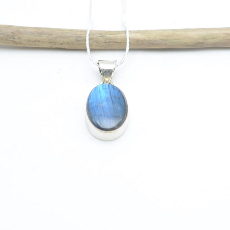 Pendentif "Protection" en Labradorite Ref : Lab4