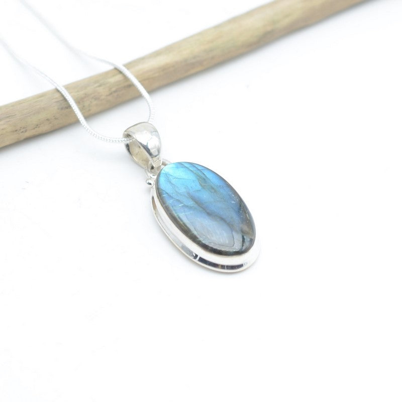 Pendentif "Protection" en Labradorite Ref : Lab5