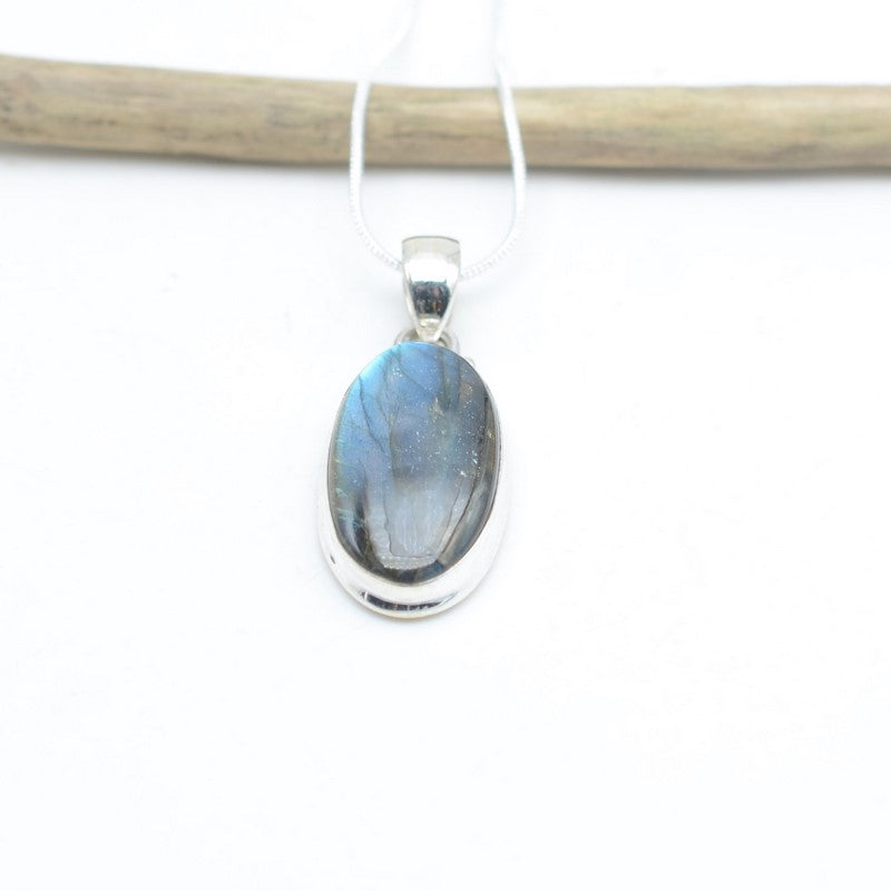 Pendentif "Protection" en Labradorite Ref : Lab5